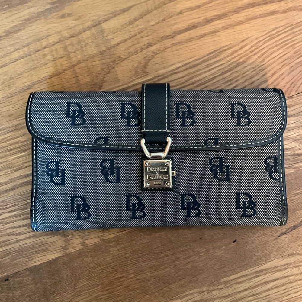 Dooney & Bourke Black Bi-Fold Wallet Leather and Fabric Lock Closure DB Logo Y2K